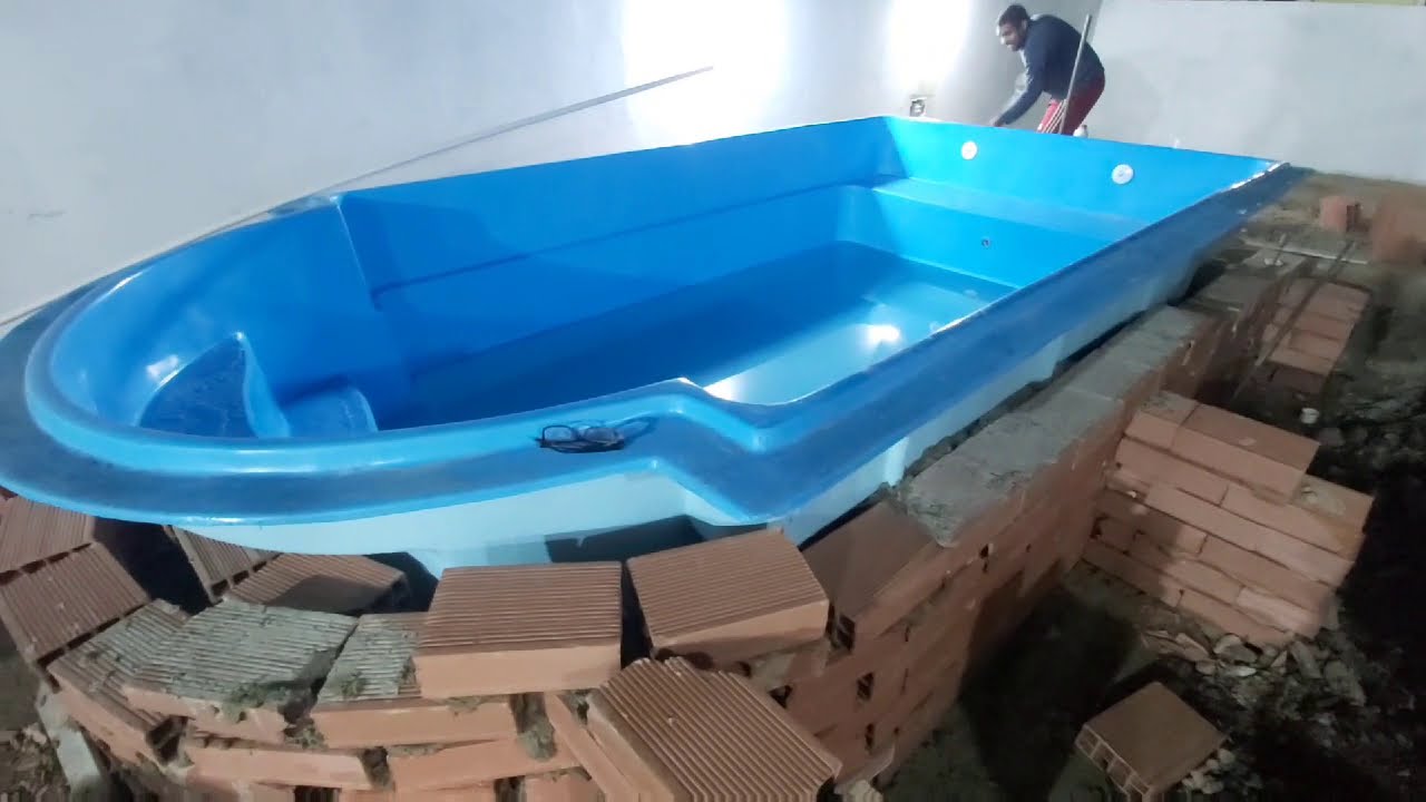 #mmpiscinasrj Instalação de uma piscina de fibra 4.70 m x 2.40 m x 1.08 m  Em Edson Passos