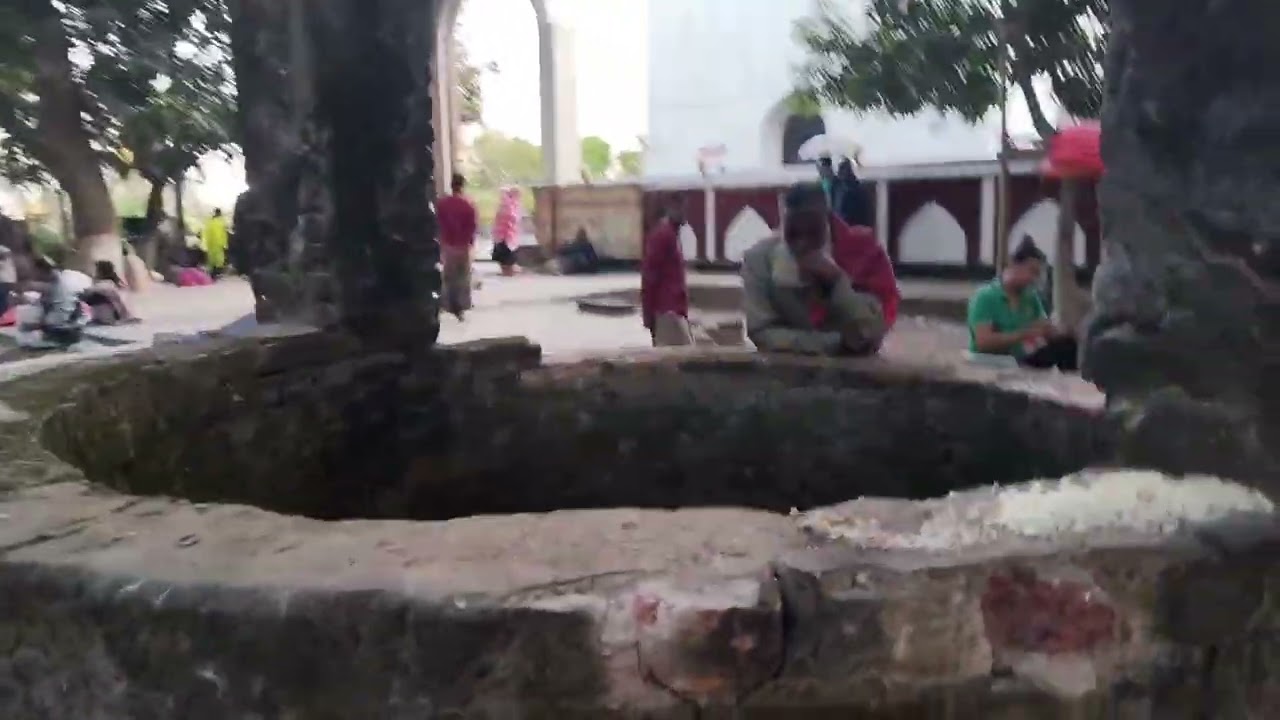 ভন্ডামি দেখতে হলে মাজারে আসতে হবে 😅