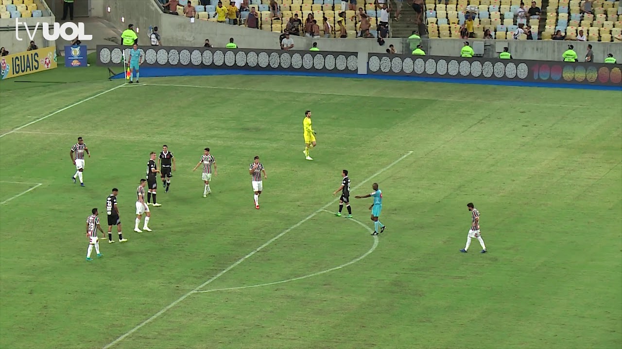 Vasco 'acha' gol de p&ecirc;nalti, vence Flu no Maracan&atilde; e respira no Brasileiro