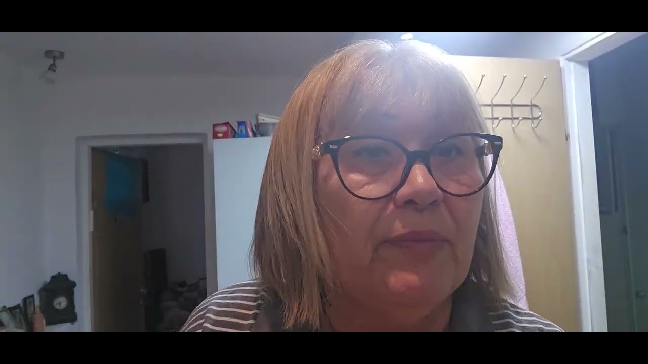 Готовлю. Пельмени. И  НИКОЛЬ  СКАЗАЛА  ПОСМОТРИТ. ЗА  ЗОЕЙ