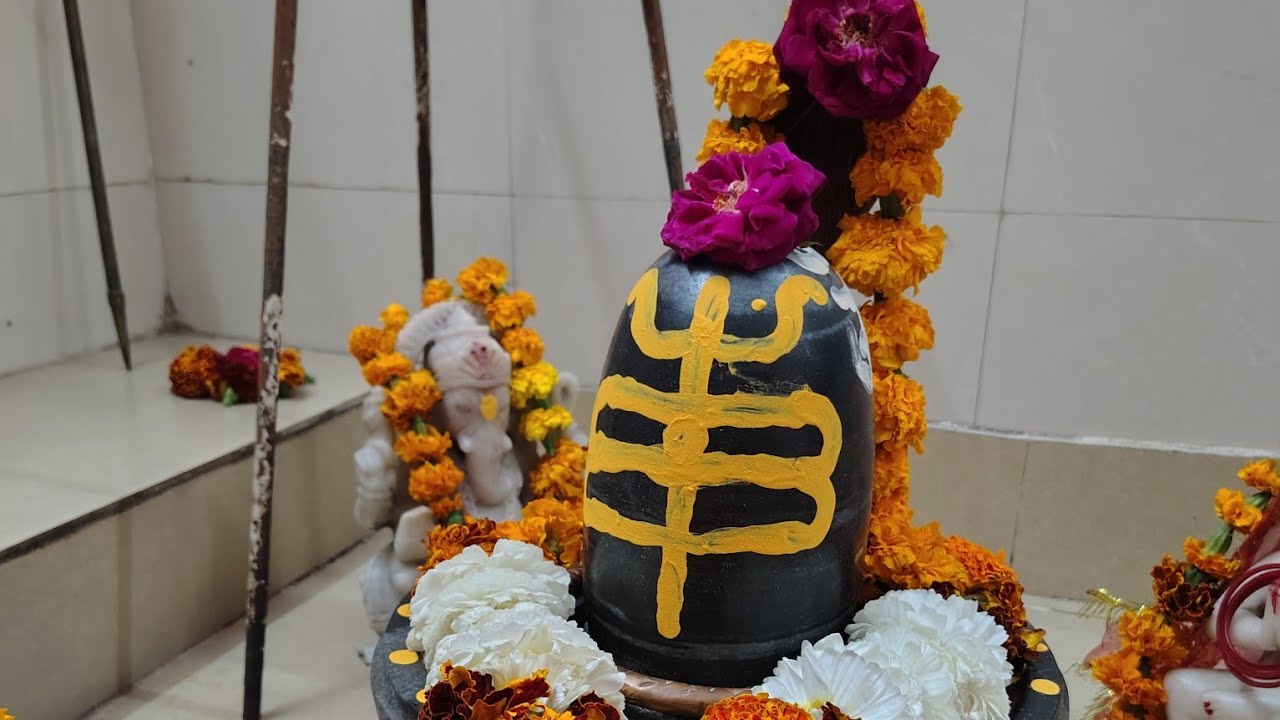 Mila Jula Sangeet is liveसोमवार शिव श्रृंगार भजन कीर्तन 🙏🏻🌺🌹