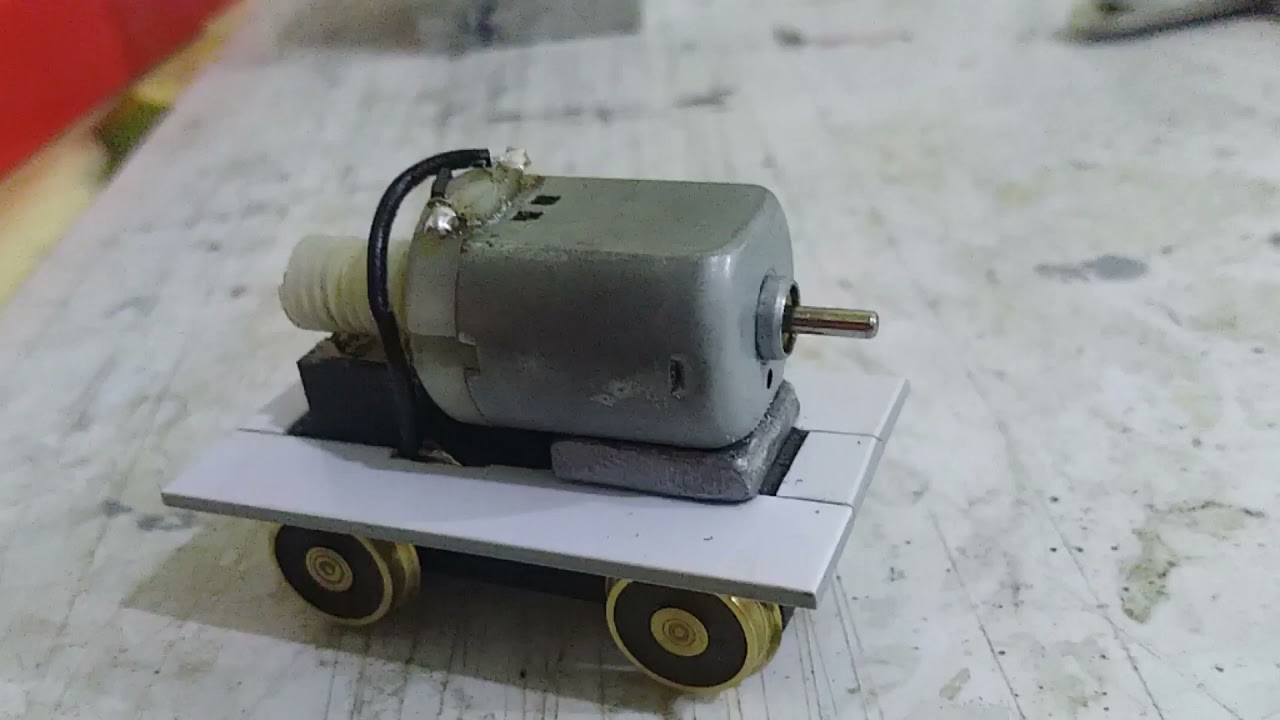 Construção de auto de linha HO motorizado, com munck, vagoneta e giroflex.
