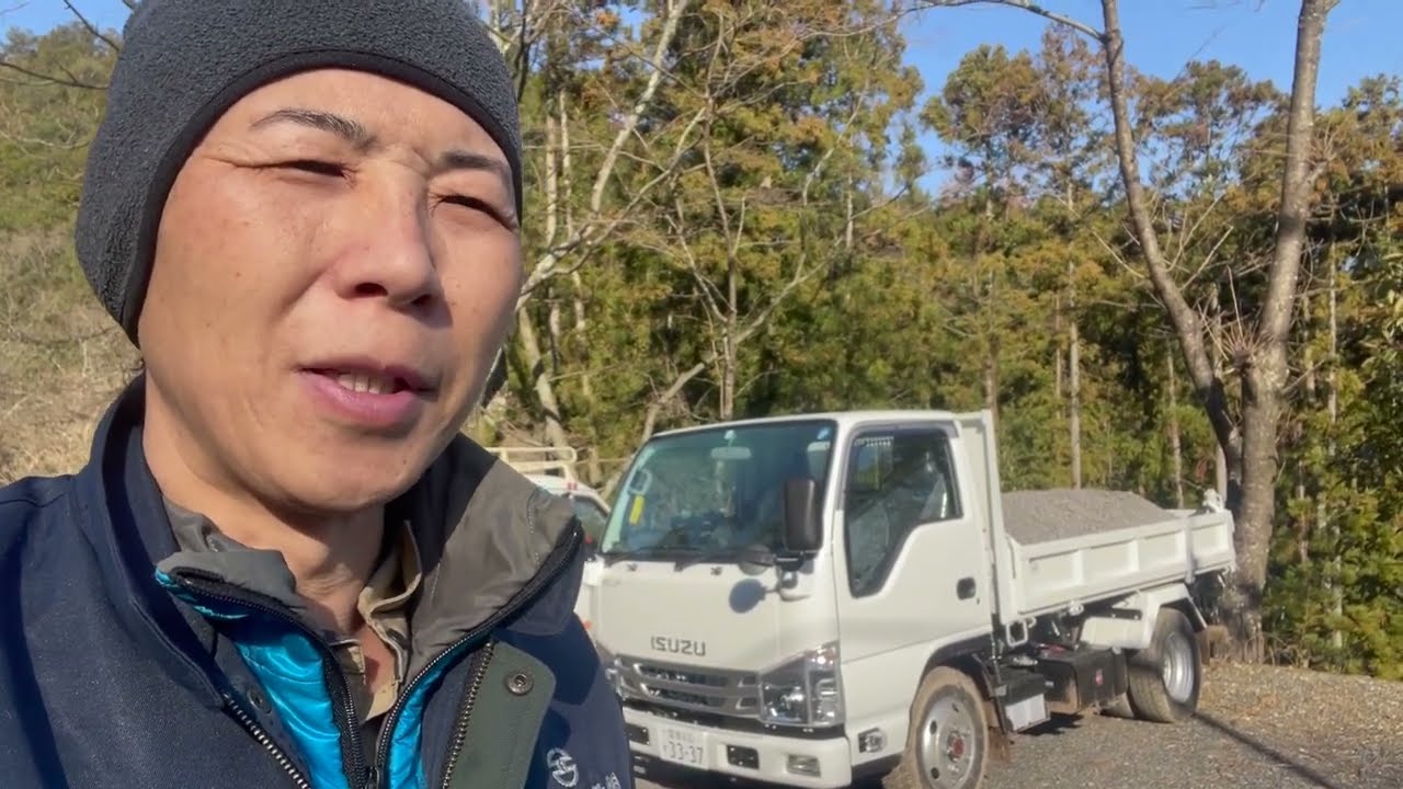 初、ダンプ始動【いすゞ エルフ 三転強化ダンプ】砕石と土を運ぶ