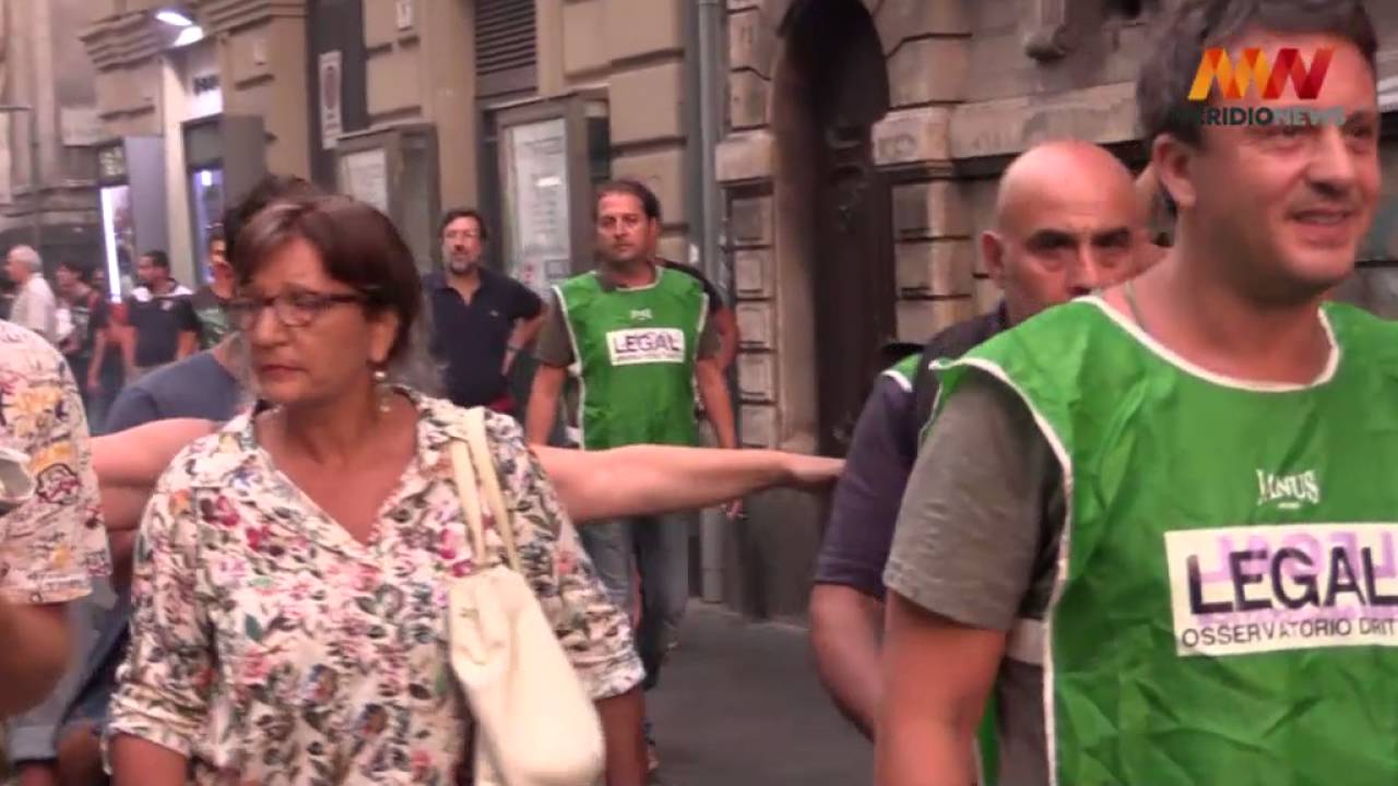 Renzi a Catania, il video integrale degli scontri