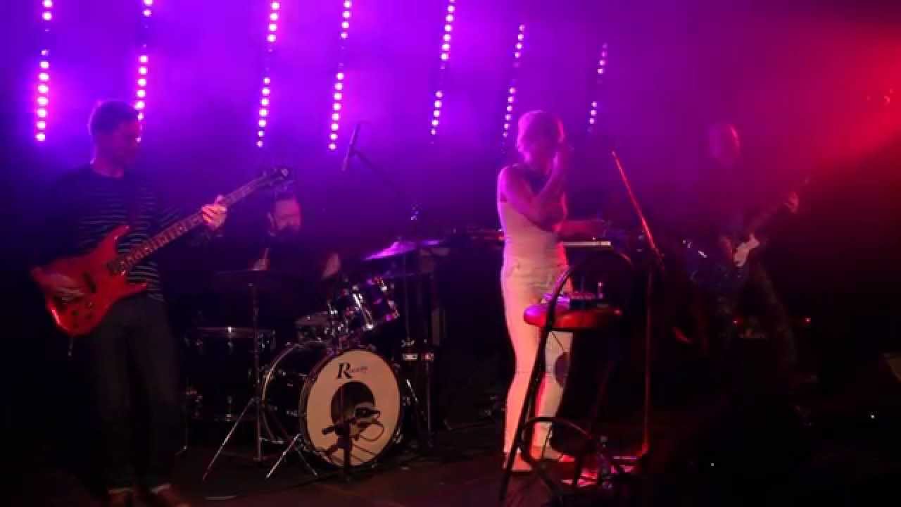 --IZES--live--03.2014--