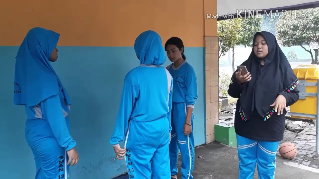 SENAM LANTAI SMAN 13 SURABAYA KELAS X-4