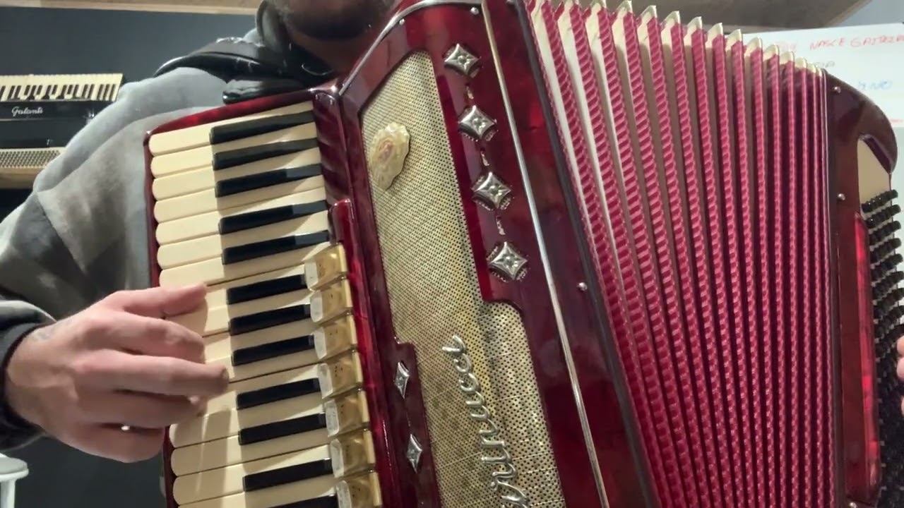 Como tocar marchinha no acordeon - base simples e base para músicas alemã