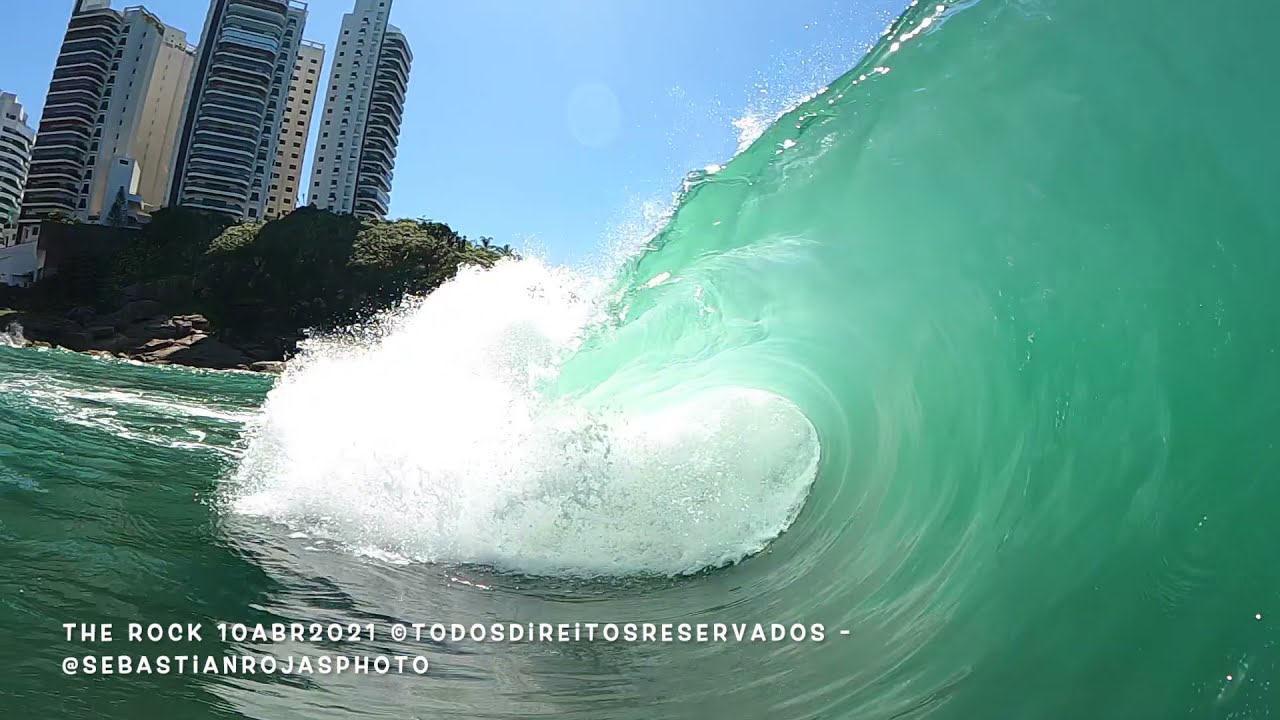 Festival de Tubos e Água Clara no The Rock - Guarujá. Bodyboarders desafiando o perigo !!