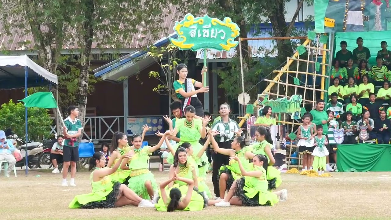 ผู้นำเชียร์และสแตนด์เชียร์ คณะสีเขียว รปค48 จันทบุรี ปี2568