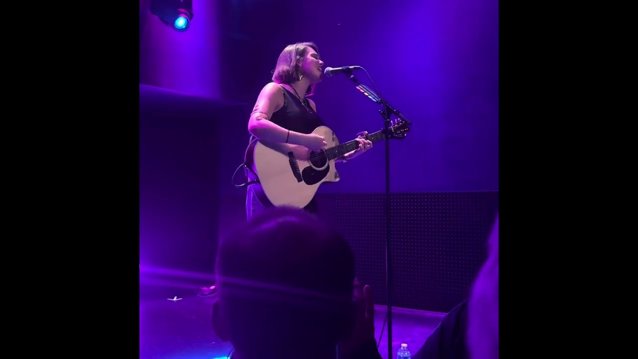 Allie Sherlock live in Paris
