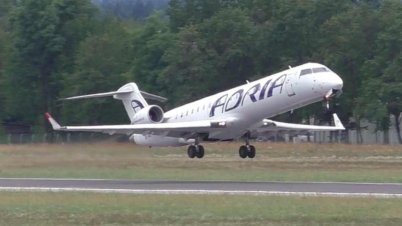 Adria Airways CRJ-700 takeoff at Graz Airport | S5-AAZ