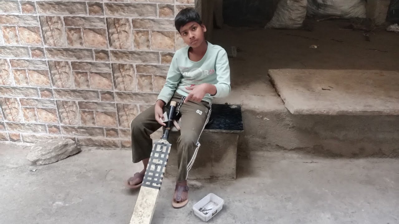 Ye Kya Kar Raha Bat Ke Sath 😅