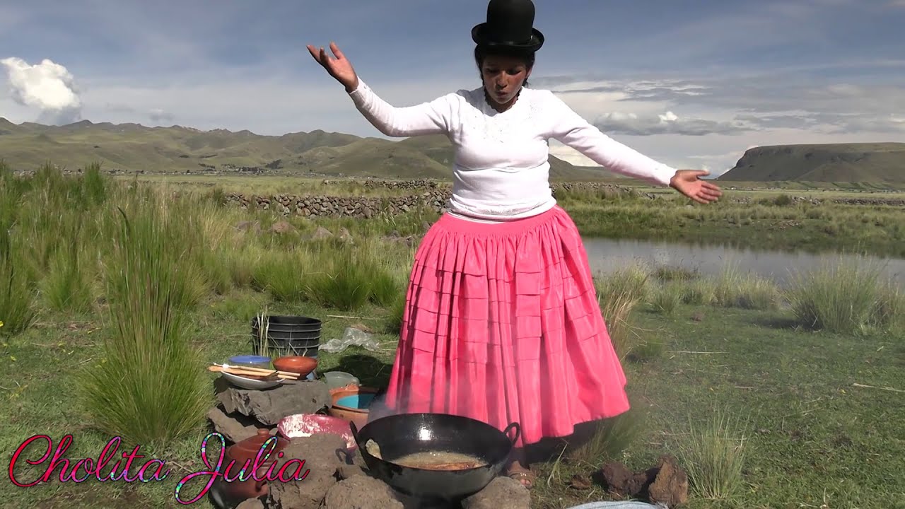 COCINANDO TRUCHA FRITA Y SU PAPA SANCOCHADO A LEÑA EN EL CAMPO - AL ESTILO DE LA CHOLITA JULIA