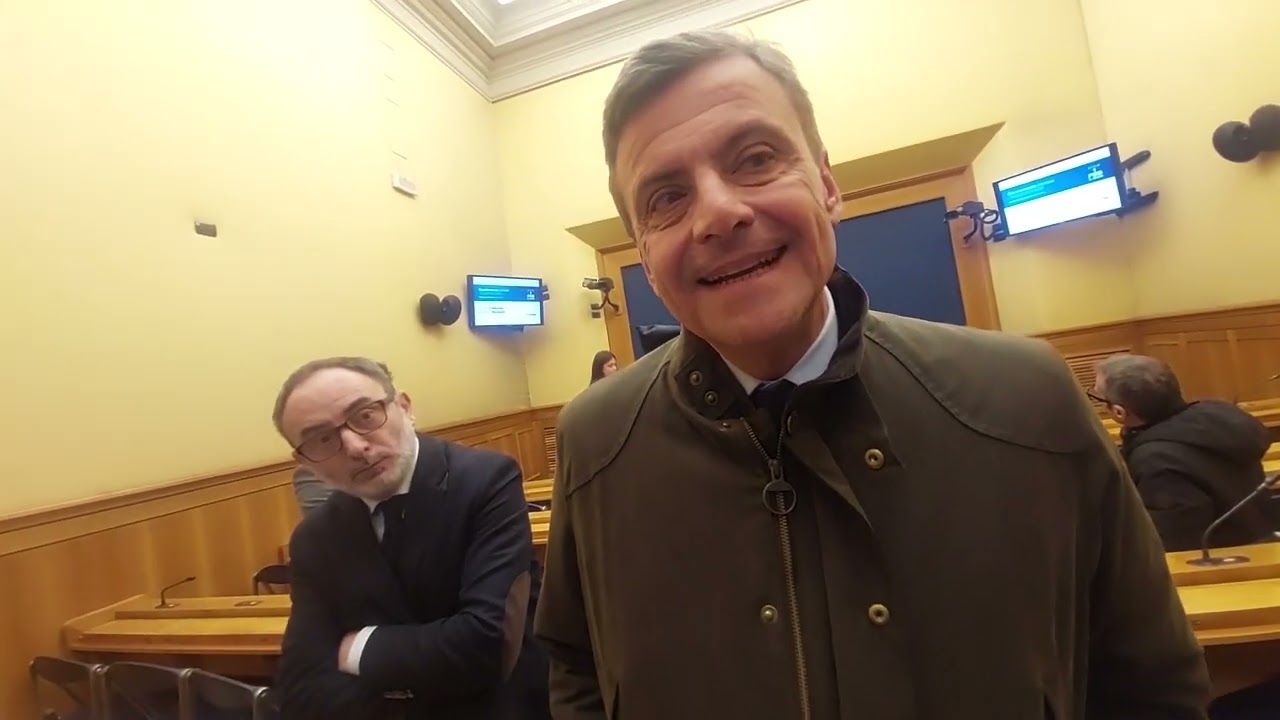 Due parlamentari del M5s entrano in Azione: intervista a Carlo Calenda