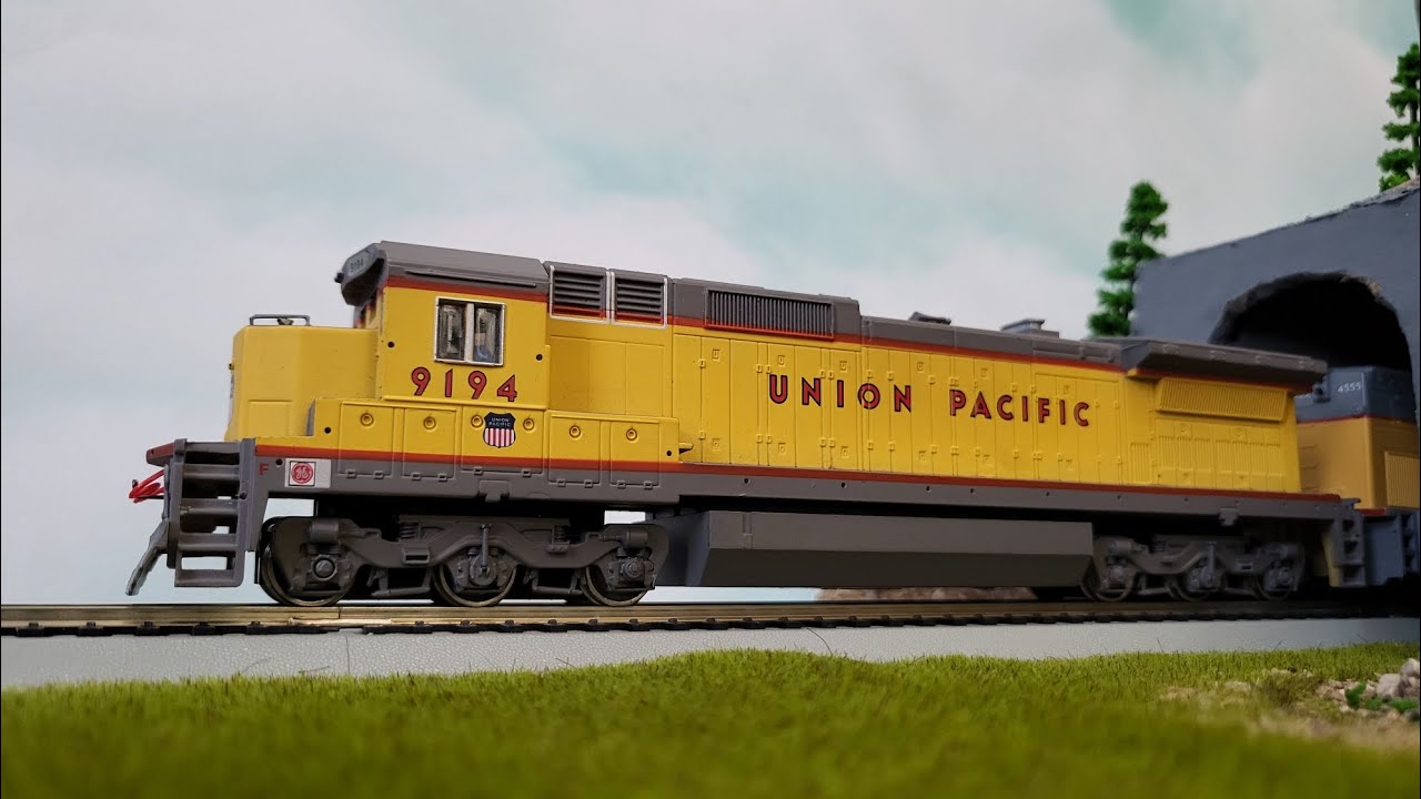 Restoring HO scale Bachmann C40-8 time-lapse and running it
