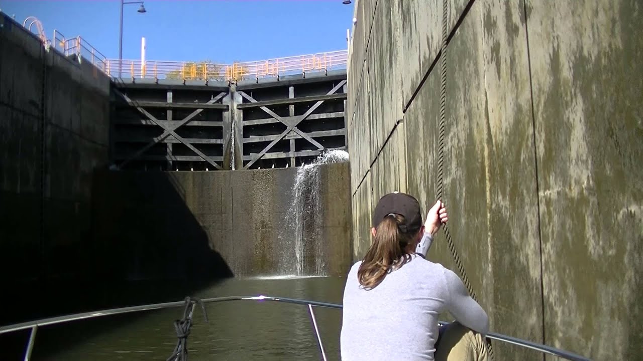Ascending in Lock E2