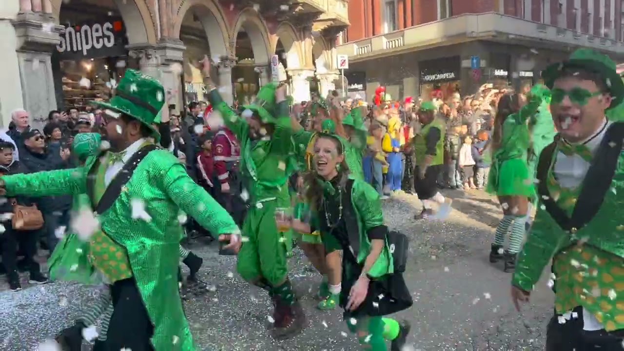 Ballerine, carri, gruppi danzanti e tantissima gente: il Carnevale 2024 targato Varese
