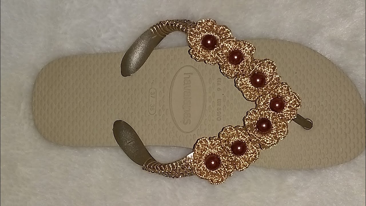 Chinelo bordado com crochê e pérolas pap@passoapasso