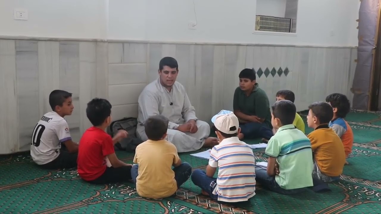 من أجدى الطرق وأخصرها لإتقان القرآن الكريم وضبطه: تلقين المعلم الطالب. مقتطف تطبيق طريقة التلقين