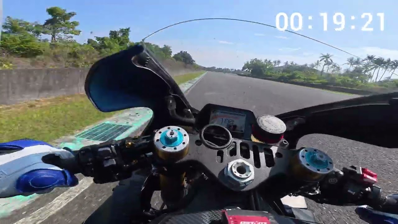 R1兩圈154  1:54.7 + 1:54.1