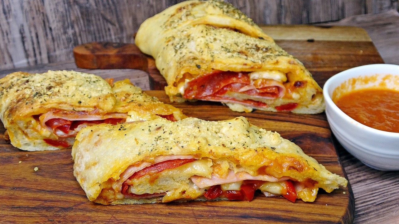 PIZZA ZWIJANA - STROMBOLI  #fastfood #pizza #pieczywo #jedzenie #diner