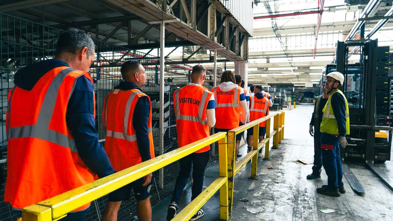 Le FCSM en visite à l'usine Stellantis de Sochaux