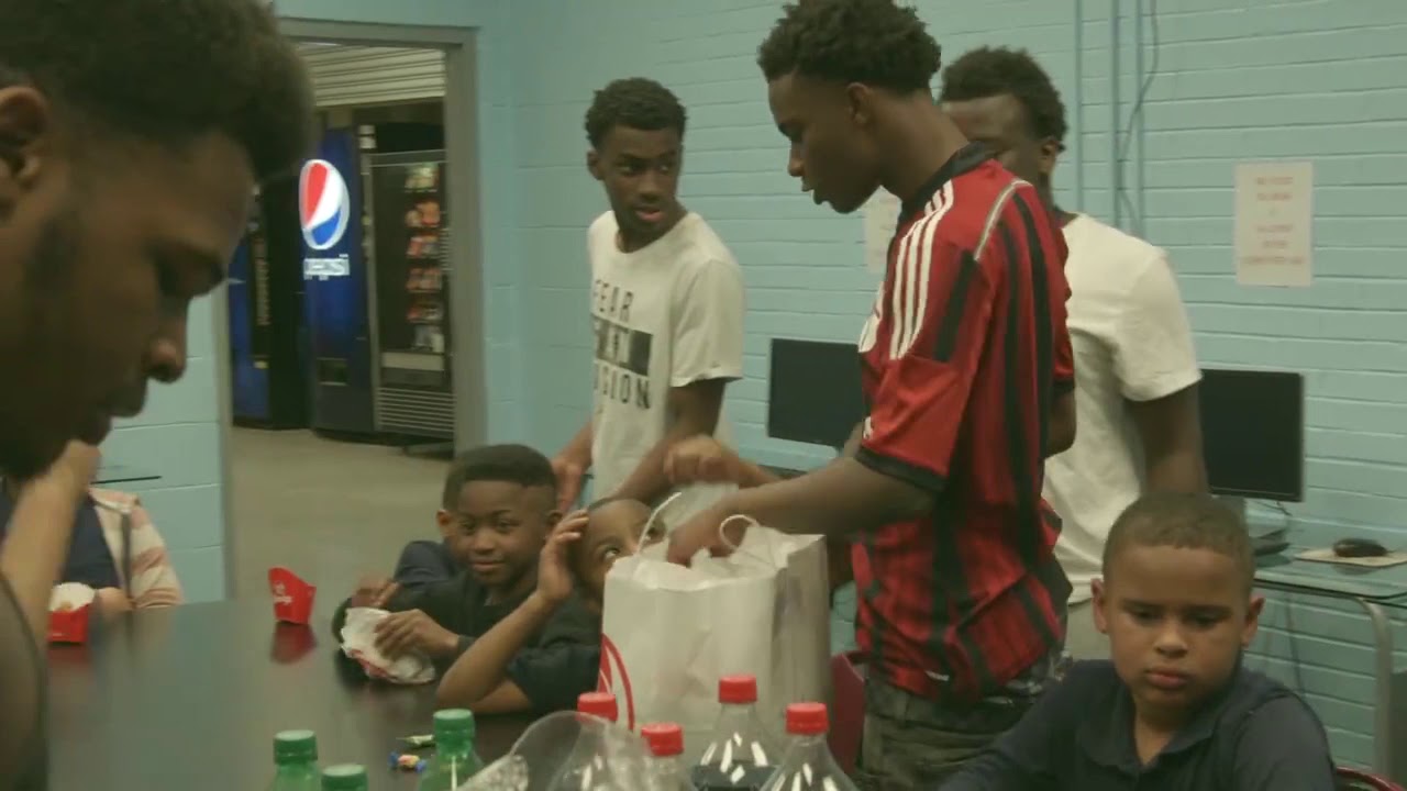 Lil Dell - Gives back to the Community