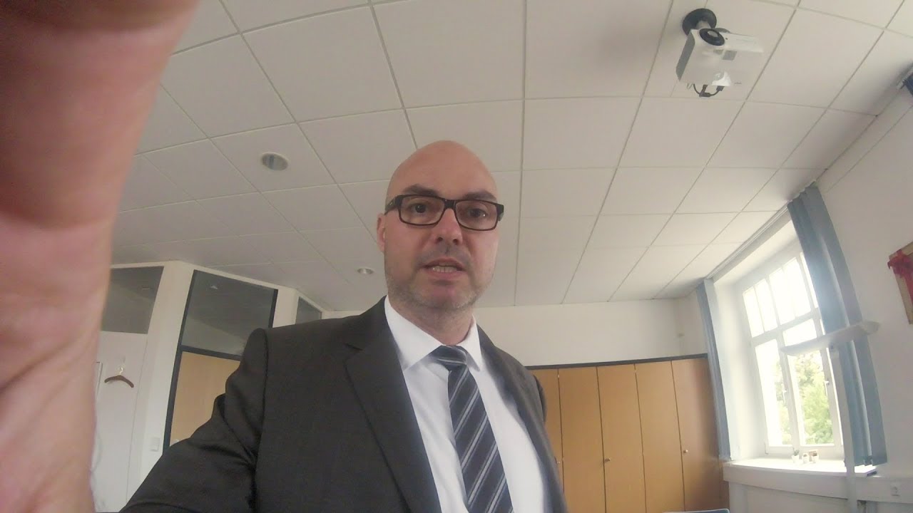 Northeims Bürgermeister Simon Hartmann filmt seinen Arbeits-Alltag