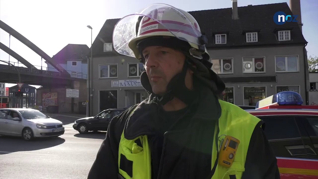 Großeinsatz in Bielefeld: 15 Schüler stecken im Aufzug fest