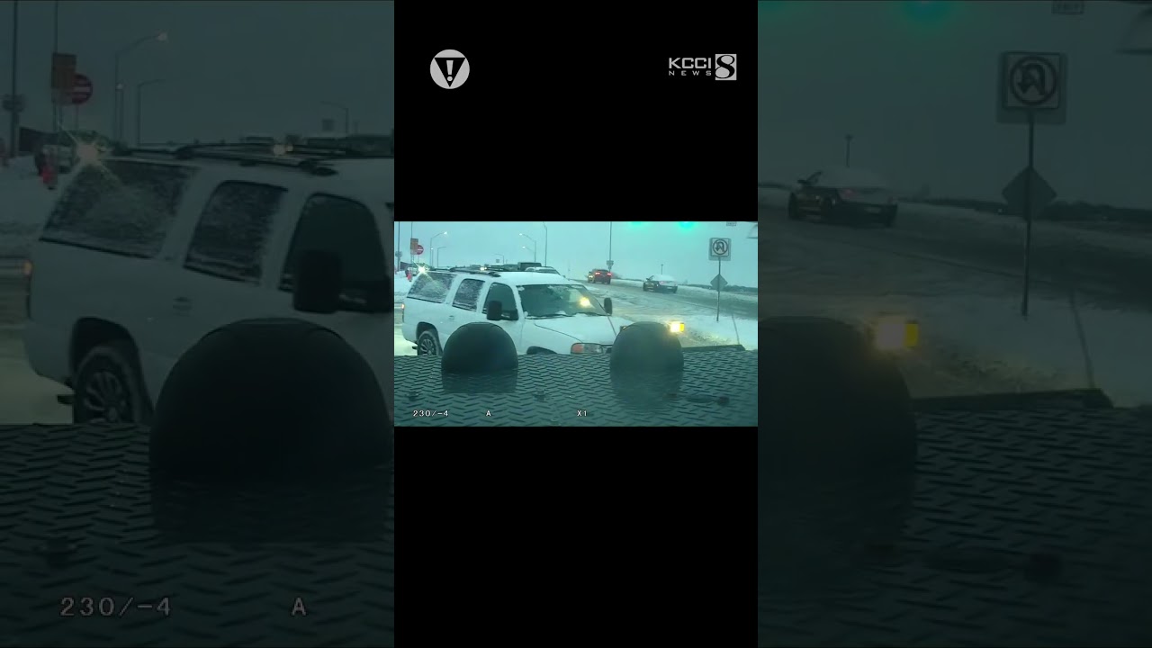 Heavy overnight snowfall snarls traffic on Friday morning in Des Moines