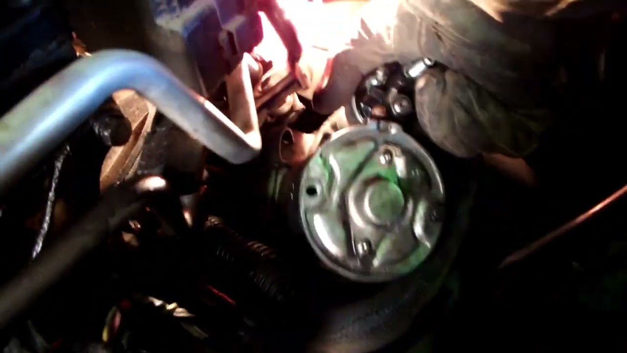 A maneira mais fácil de remover o motor de arranque do Peugeot e da Citroen e talvez outras marcas.