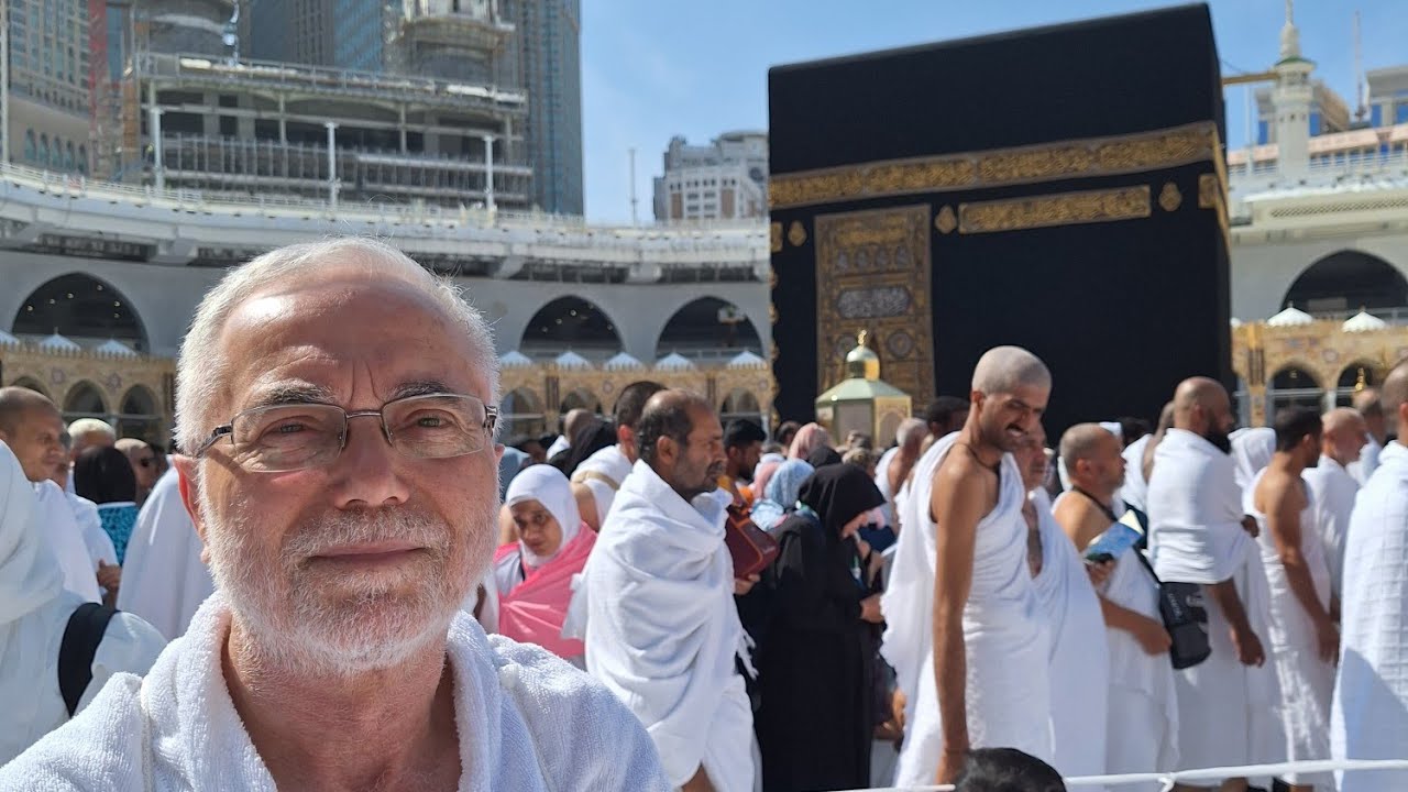 Hudeybiye'de ihramla umreye niyetten sonra Harem-i Şerif'te tavafın sonu. 16 Kasım 2023 Perşembe