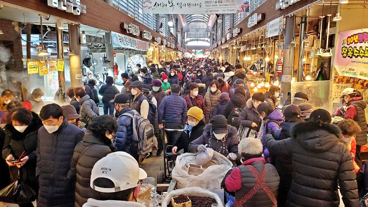 [4K] Busy Korea Traditional Market Walk - Lunar New Year | 설날 전 장보기 위한 사람들로 가득찬 경동시장 과일 야채 물가 설날재래시장