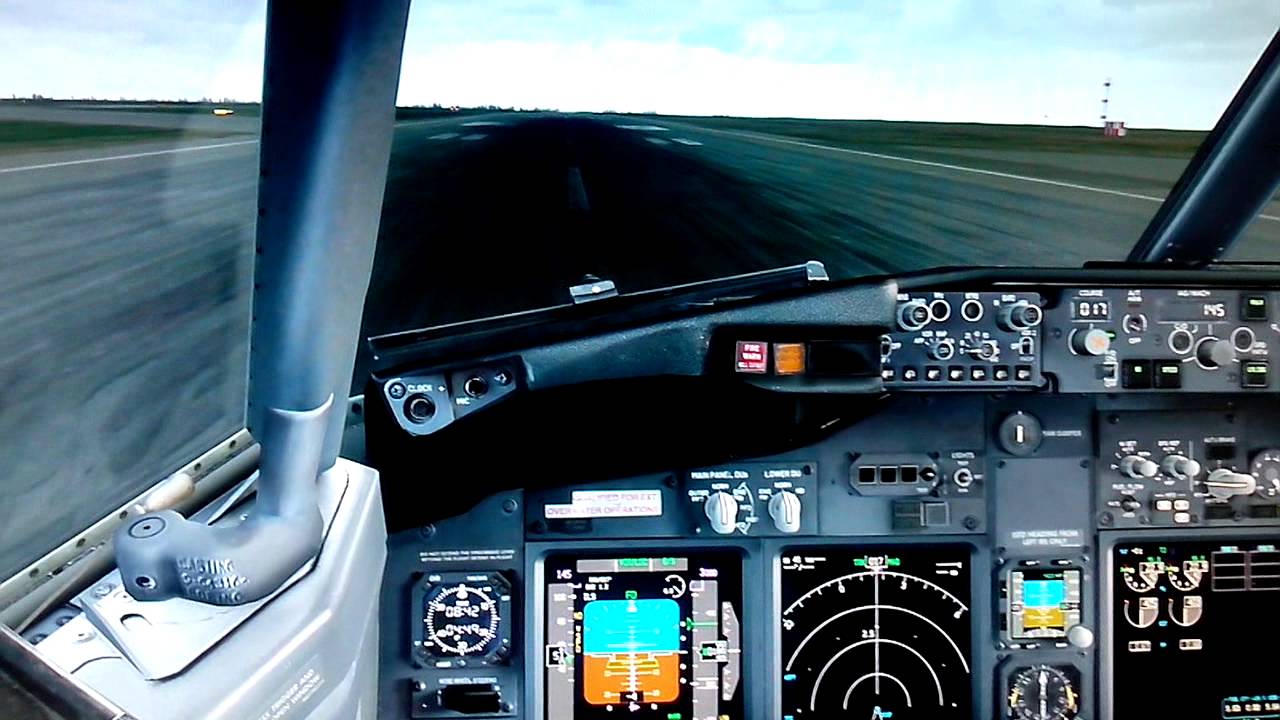 Заход и посадка в аэропорту KEFLAVIK (BIKF) города Рейкьявик (Исландия) BOEING 738NGX PMDG