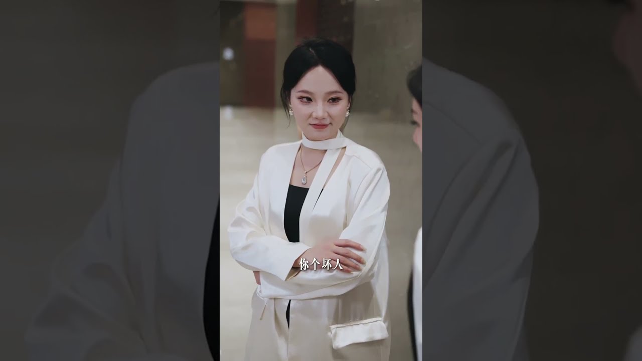 3個花粉過敏的萌寶陪媽咪面試突然發作，誰知總裁抱起他們竟瞬間痊癒，隔天帶著親子鑒定上門認親！#一口氣看完 #甜寵 #CEO #虐戀 #處子血 #處女 #初夜#曾輝