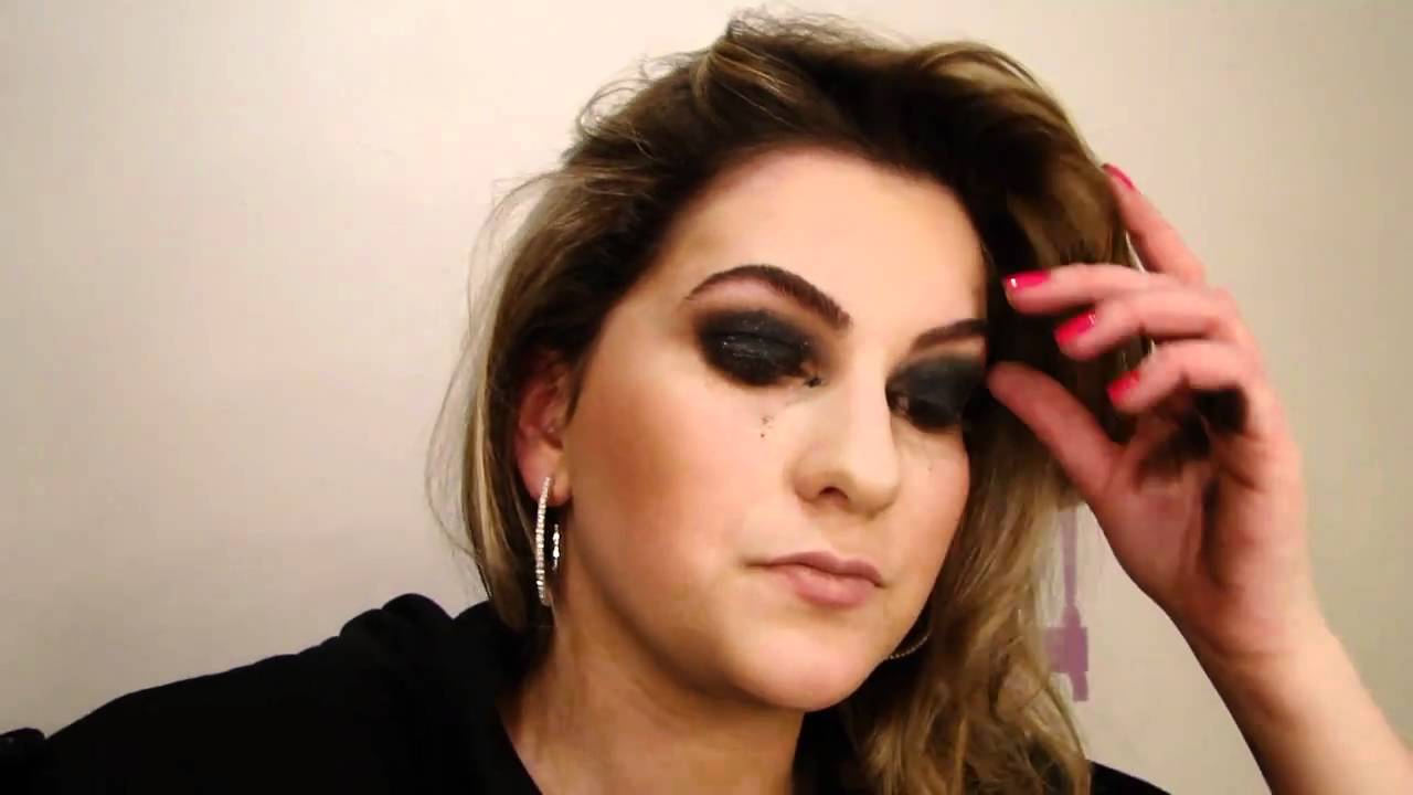 MAQUIAGEM COM SOMBRA PRETA E BATOM VERMELHO POR ALICE SALAZAR - PARTE 1