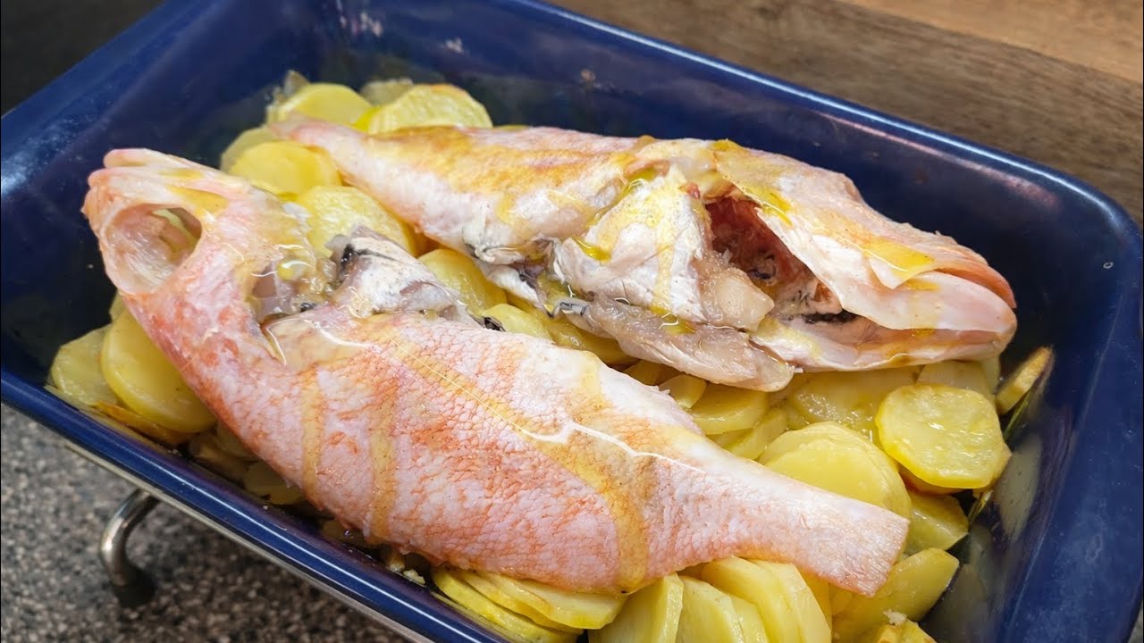 Cabracho al horno con patatas | Receta f&aacute;cil y saludable