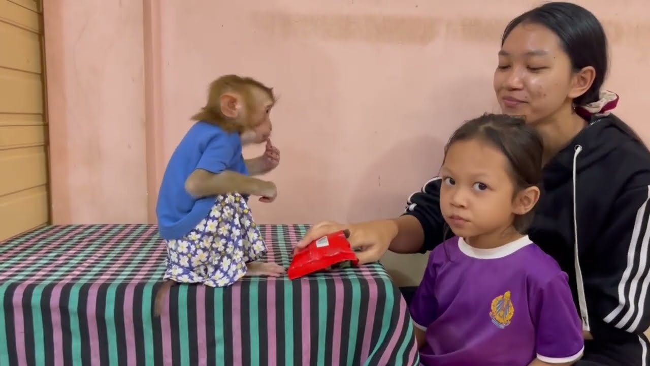 Nazztii Jasmine tiny sit sadd & Jeal0usely When mom with Liya not share snack for her