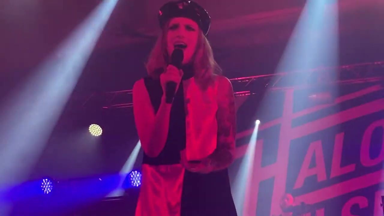 Haloo Helsinki! - Hulluuden highway (Aino Areena, Järvenpää 11.11.2022)