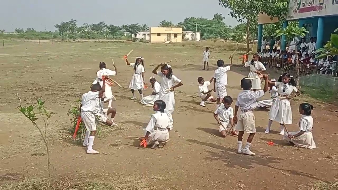 ಸರಕಾರಿ ಹಿರಿಯಪ್ರಾಥಮಿಕ ಶಾಲೆ ಸುರಕೋಡ ಮಕ್ಕಳ ನೃತ್ಯ 