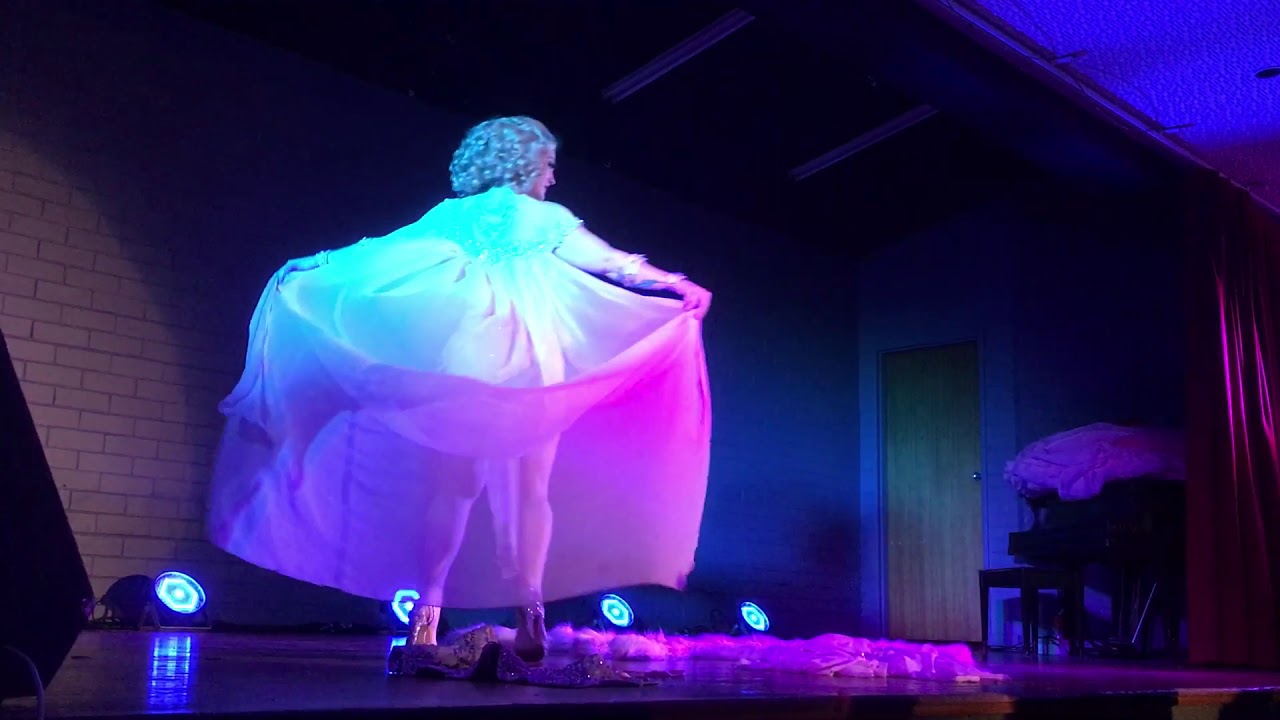 BURLESQUE IDOL AUSTRALIA guest judge ALYSSA KITT