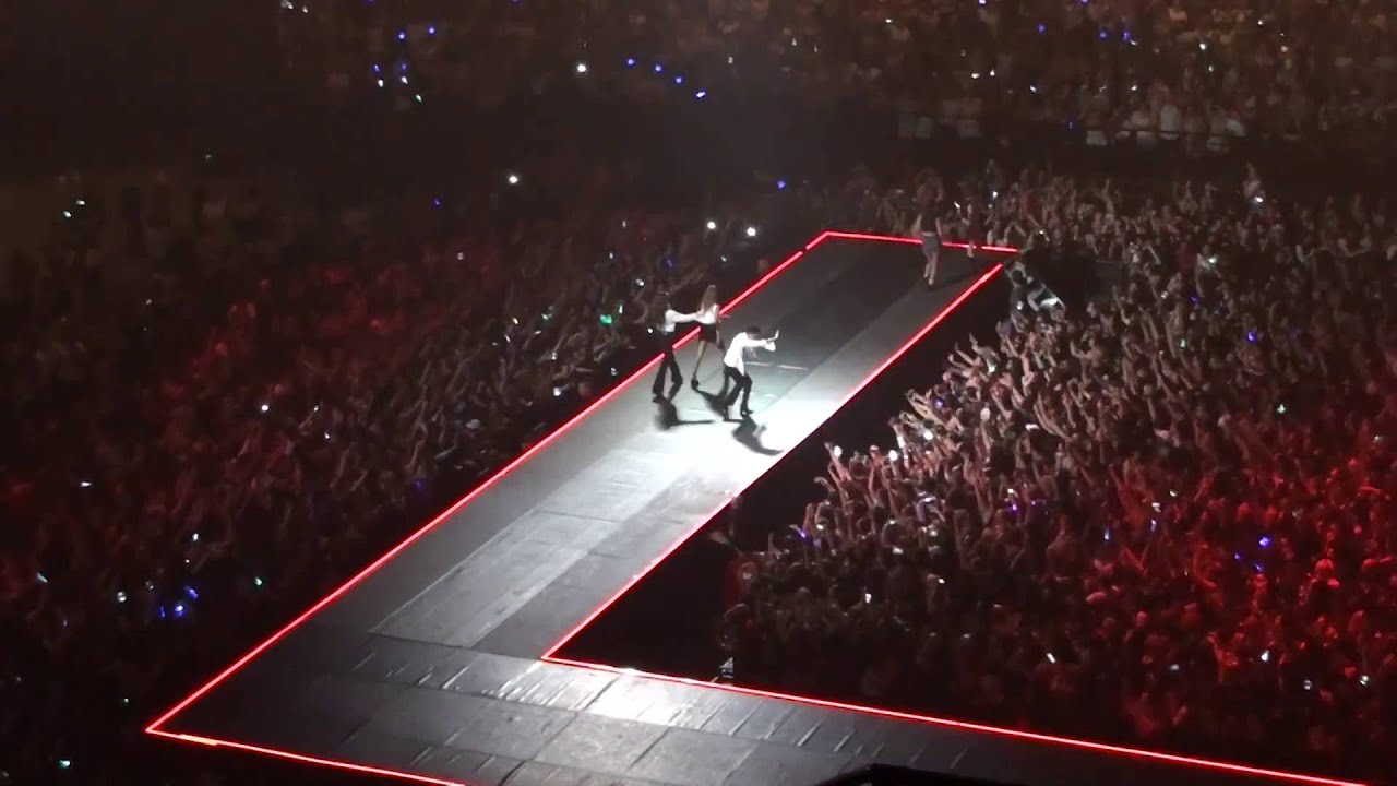 KCON France - F(x) (에프엑스) - "Hot Summer" by Franc C