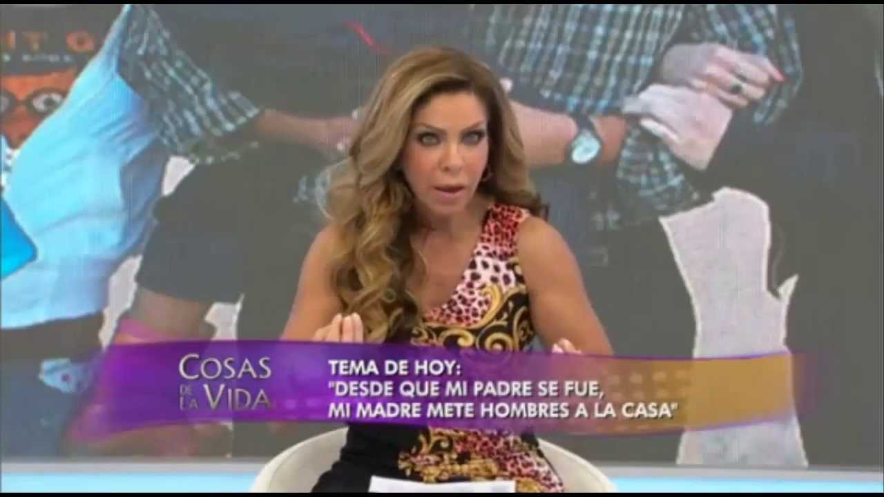 Desde que mi padre se fue, mi madre mete hombres a la casa