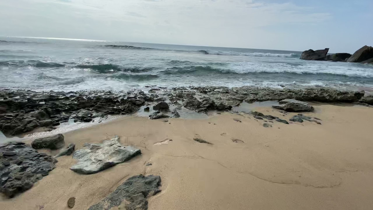 Anse Patates to kamienista, dzika, ustronna plaża na wyspie Silhouette na Seszelach.