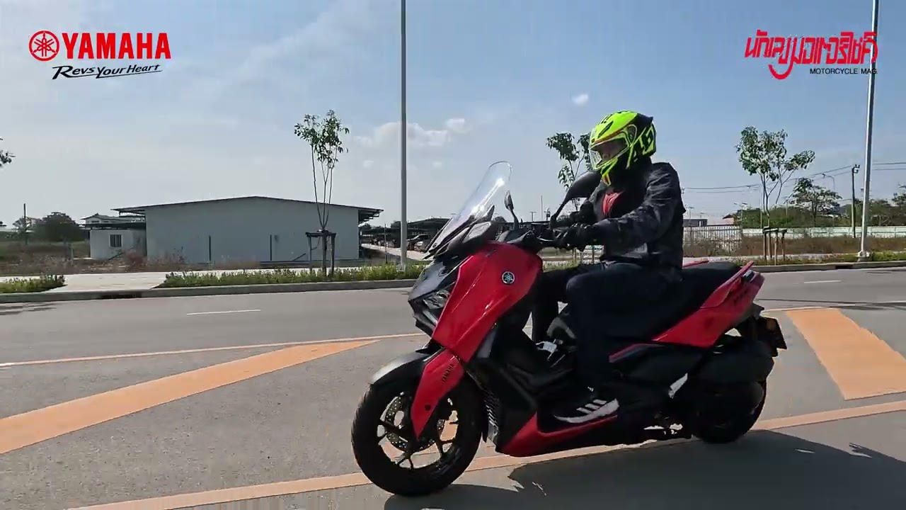 YAMAHA XMAX Connected สีแดง Hyper Red อย่างหล่อ