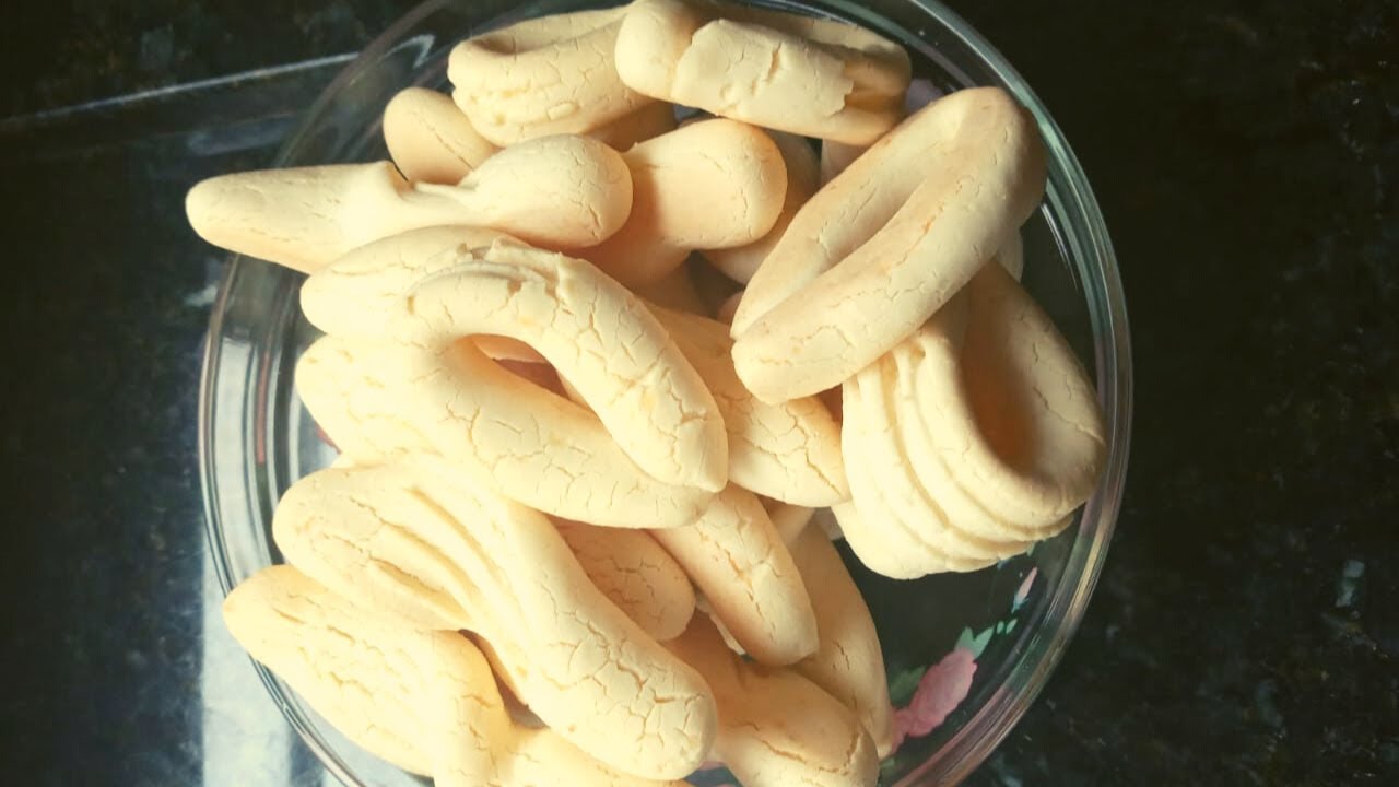 BISCOITO DE QUEIJO DE PADARIA (DERRETE NA BOCA) MUITO FÁCIL E BARATO