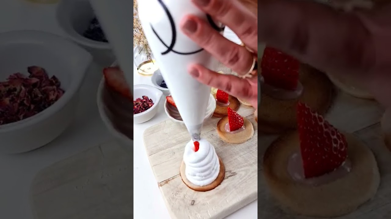 Danish snowballs with marcipan & fresh strawberries - How to Flødeboller 