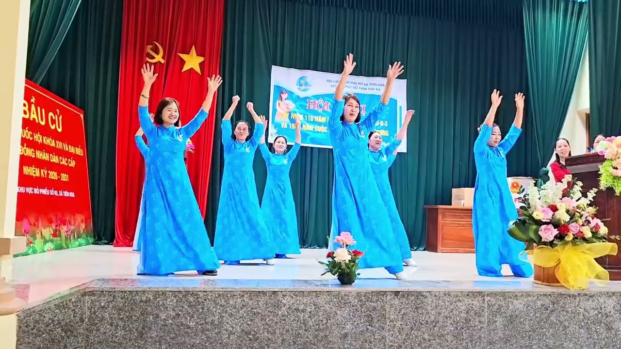 Hãy đến với con người việt nam CLB dân vũ hoa mai