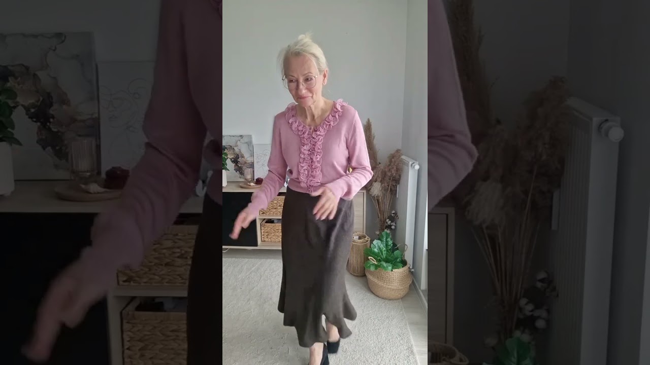 @Szafiarka Dorka na herbatce u Ciotki Klotki- stylizuję długą maxi Brązowa spódnicę 😱