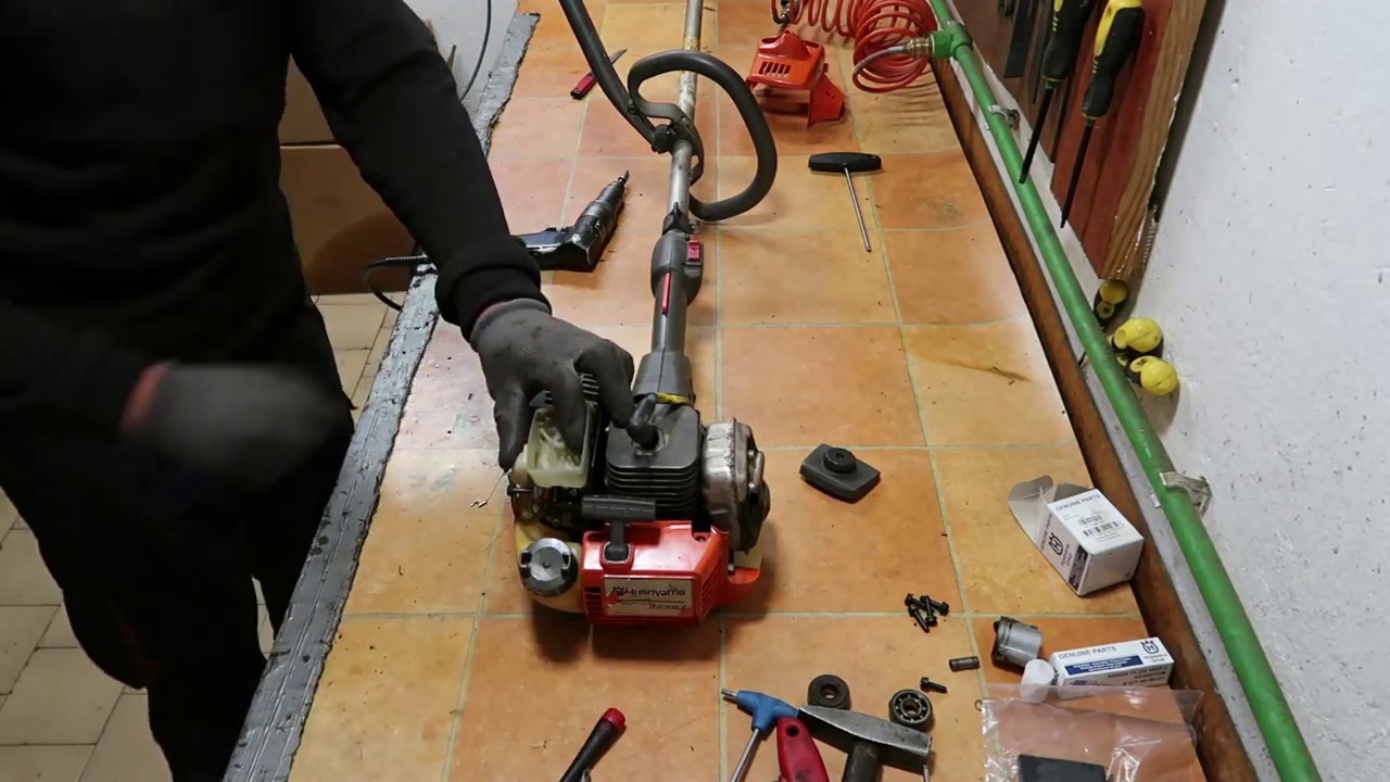 Husqvarna 323 RJ zamjena klipa i ležaja radilice.